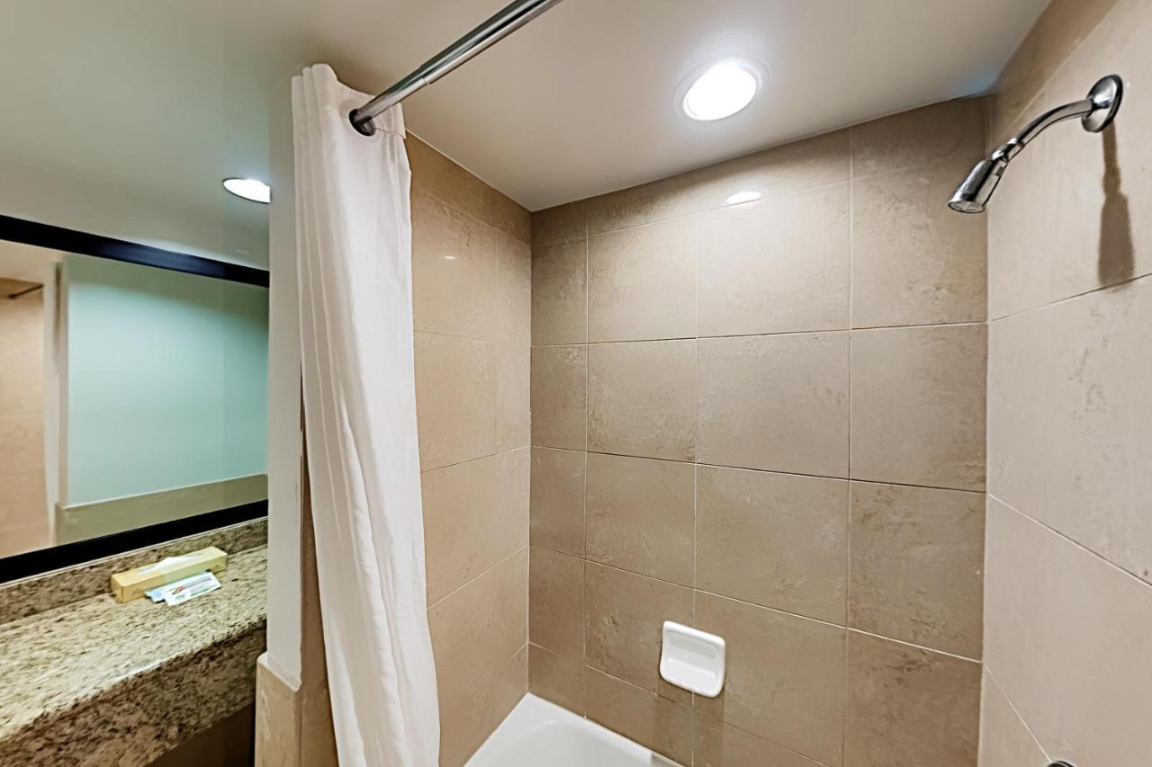 Aqua Palms Waikiki Ocean View Lanai Parking Included Appartement Honolulu Buitenkant foto