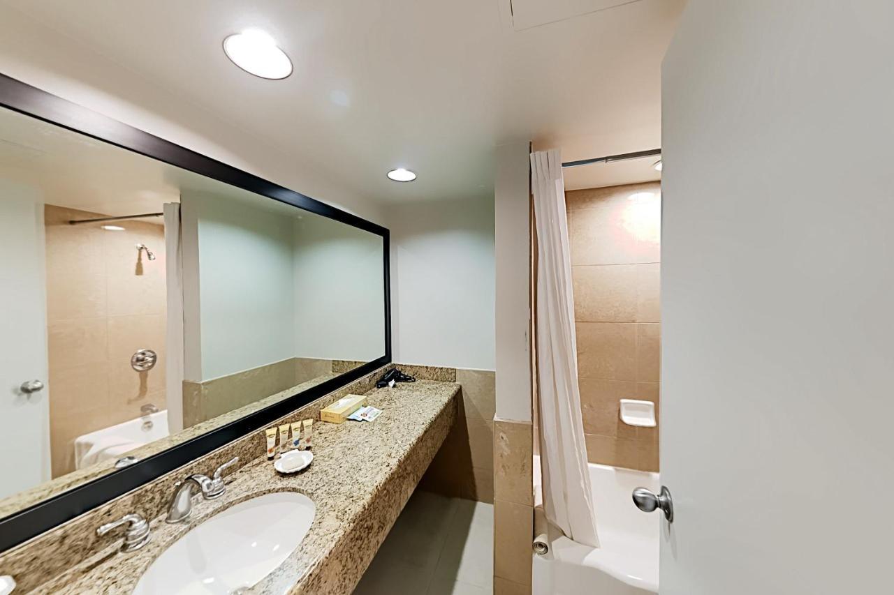 Aqua Palms Waikiki Ocean View Lanai Parking Included Appartement Honolulu Buitenkant foto